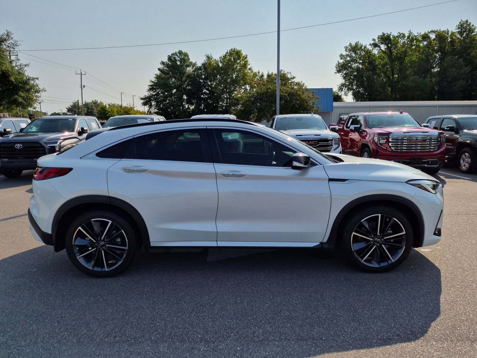 Used 2023 INFINITI QX55 Essential AWD/4WD image 2