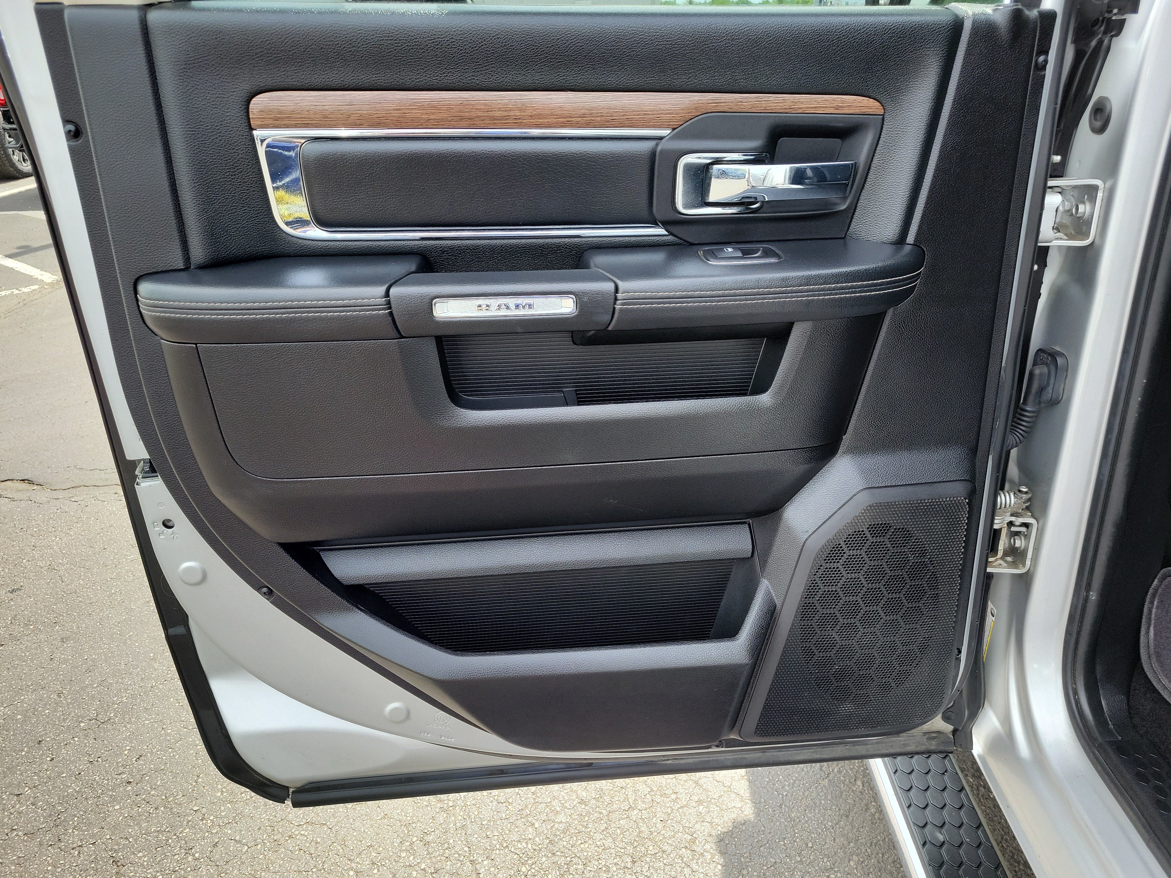 Used 2016 RAM 1500 Laramie AWD/4WD image 16