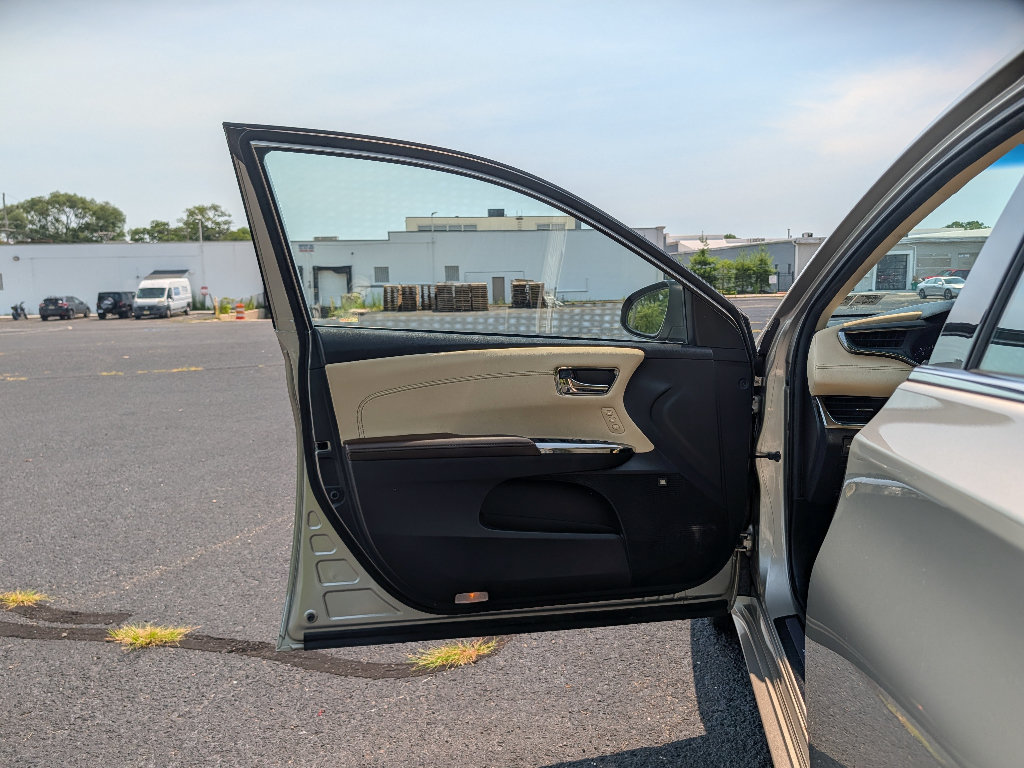 Used 2015 Toyota Avalon Limited FWD image 10