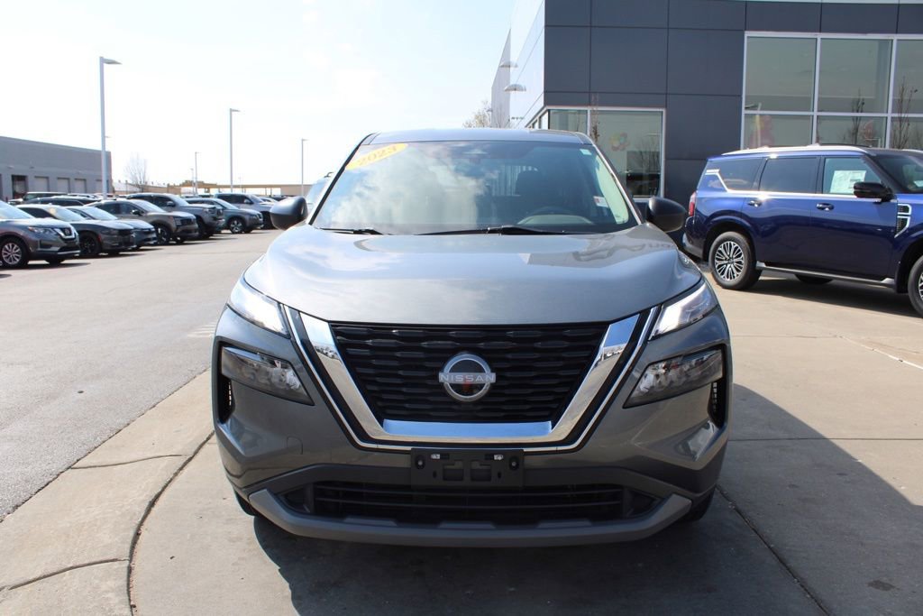 Used 2023 Nissan Rogue S image 2