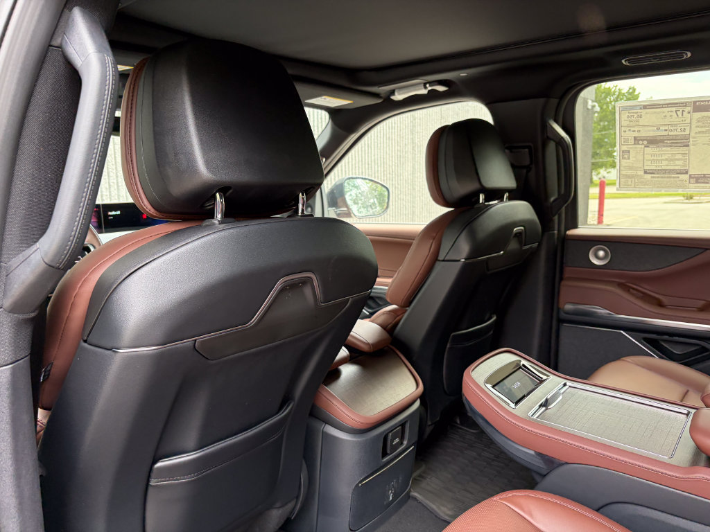 New 2027 Lincoln Navigator Reserve AWD/4WD image 19