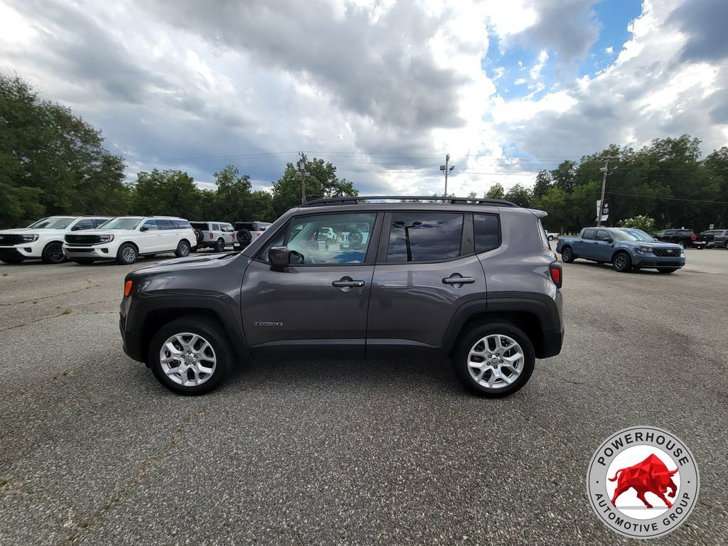Used 2017 Jeep Renegade Latitude w/ Cold Weather Group AWD/4WD image 4