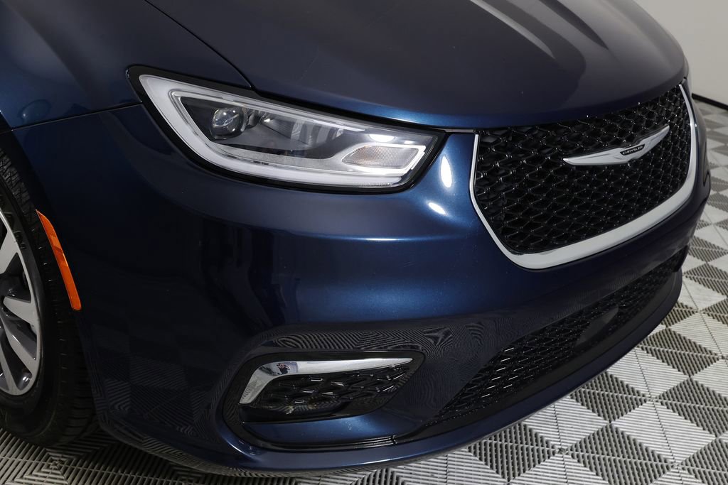 Used 2024 Chrysler Pacifica Select image 39