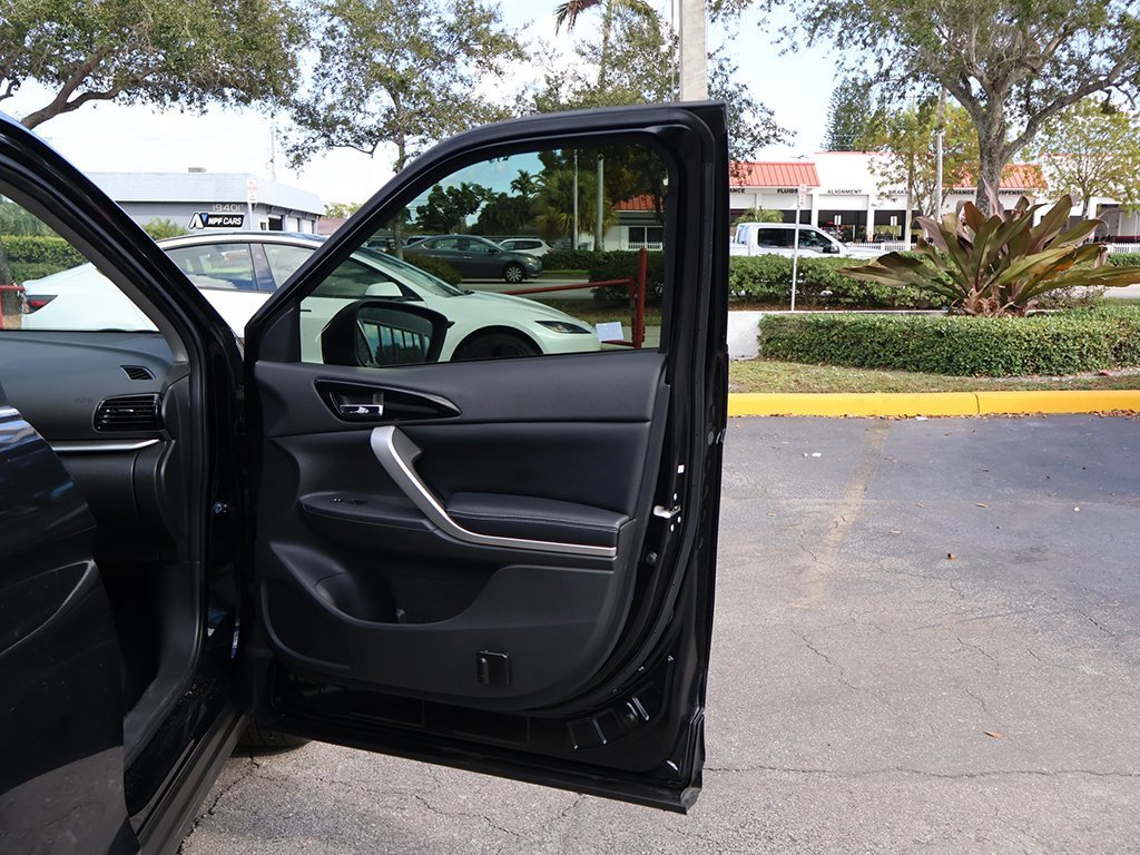 Used 2023 Mitsubishi Eclipse Cross SE image 21