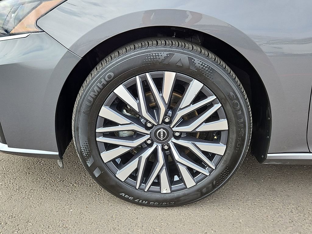 Used 2025 Nissan Altima 2.5 SV image 7