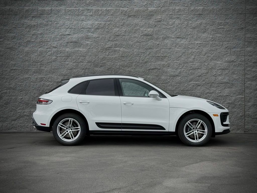 Certified 2025 Porsche Macan image 11