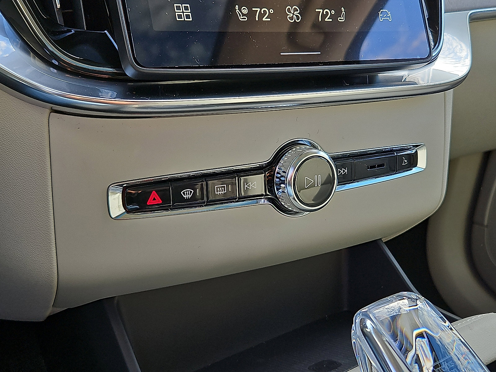 New 2026 Volvo XC90 B6 Ultra w/ Protection Package image 14