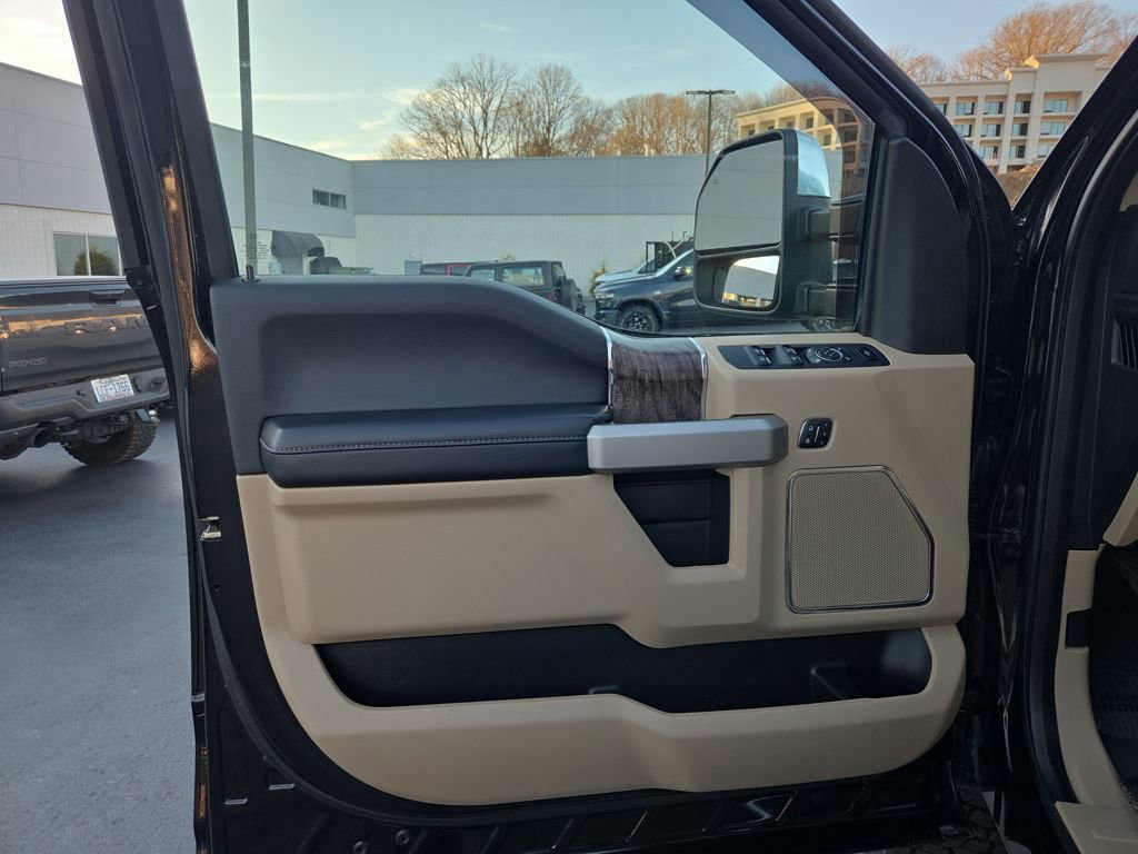Used 2019 Ford F250 Lariat w/ Chrome Package image 11