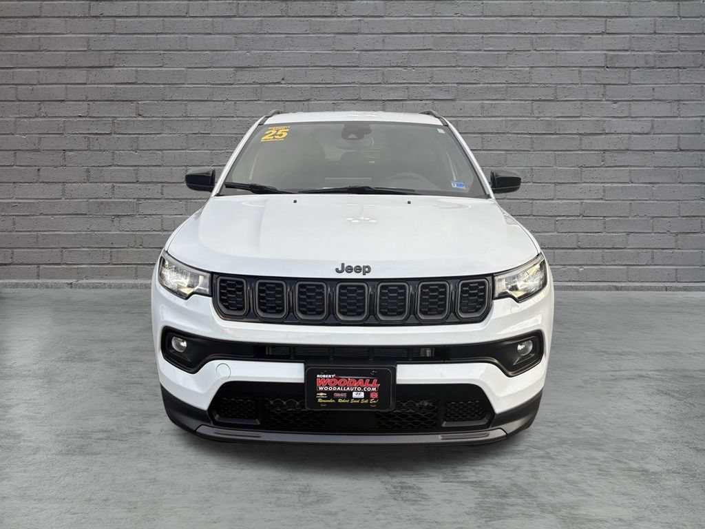 Used 2025 Jeep Compass Latitude w/ Altitude Special Edition AWD/4WD image 1