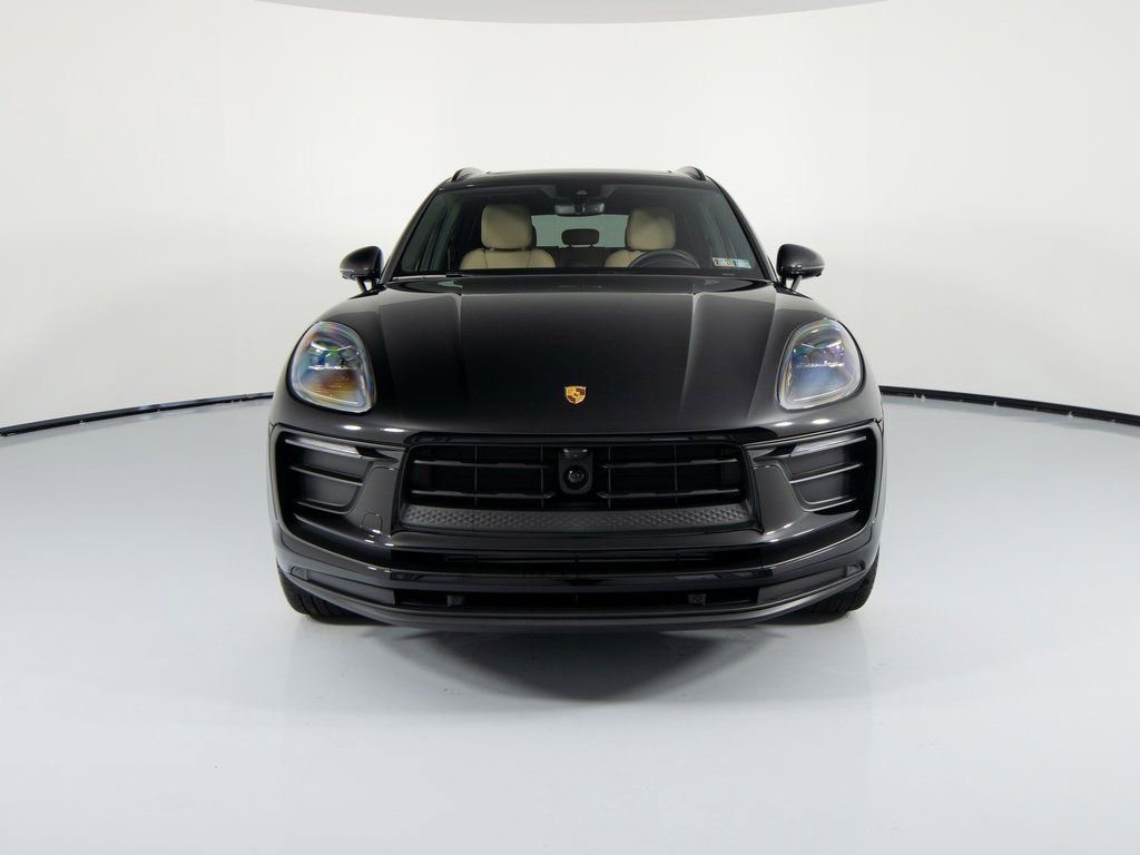 Certified 2025 Porsche Macan image 13