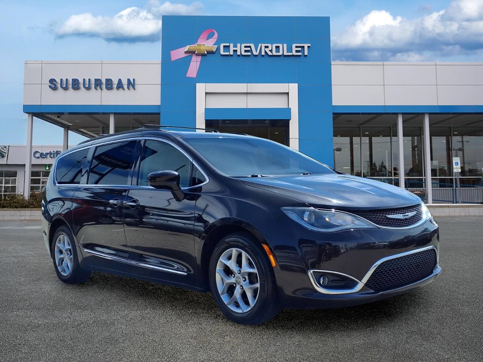 Used 2017 Chrysler Pacifica Touring-L w/ Tire & Wheel Group FWD image 3