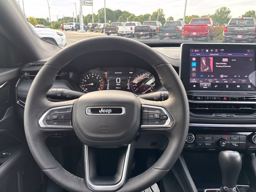 Used 2025 Jeep Compass Latitude w/ Altitude Special Edition AWD/4WD image 31