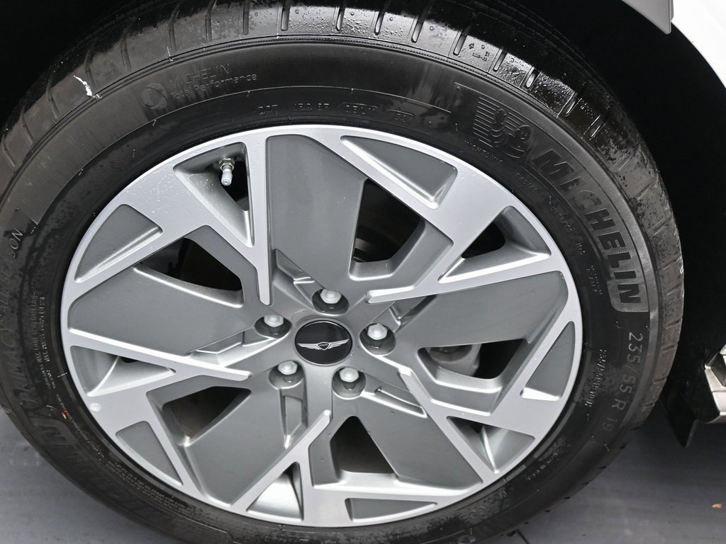 Used 2025 Genesis GV60 RWD image 41