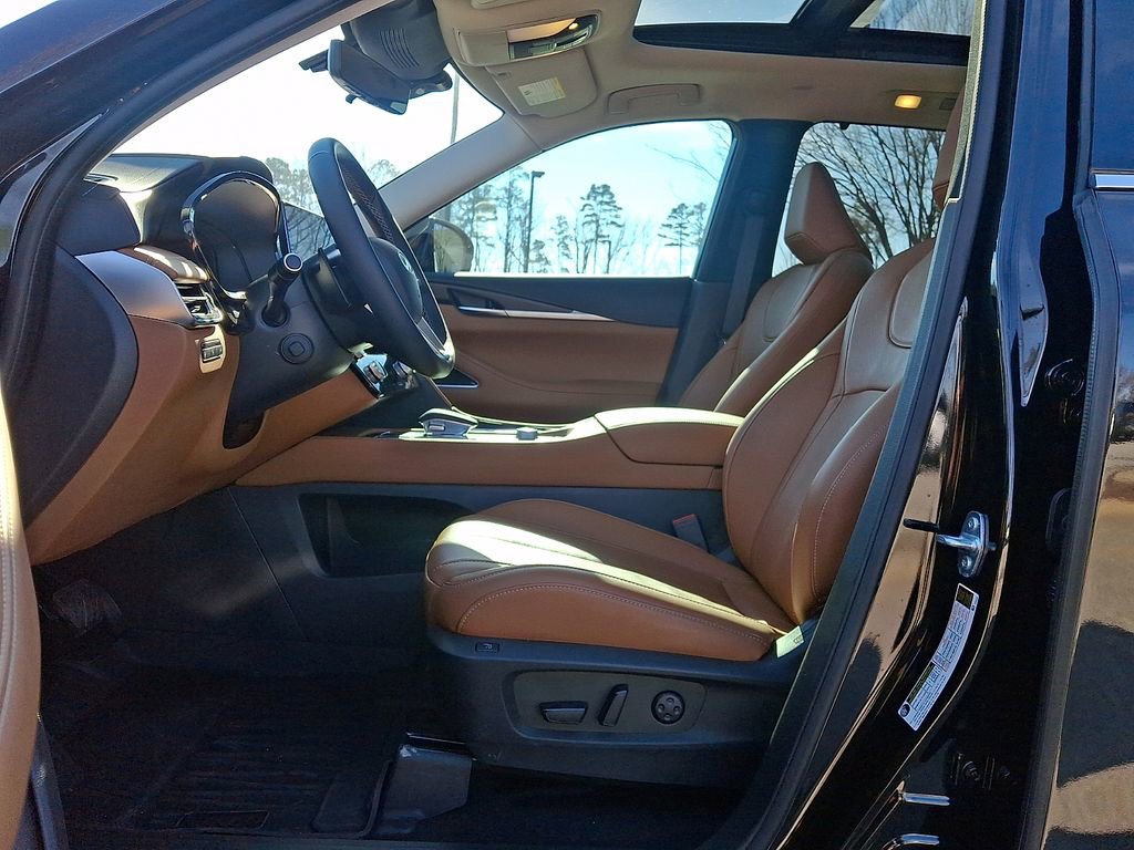 Used 2025 INFINITI QX60 Sensory w/ Vision Package image 13