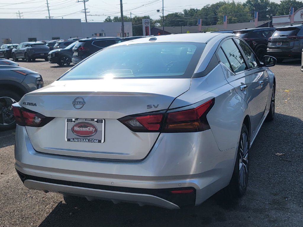 Used 2024 Nissan Altima 2.5 SV FWD image 9