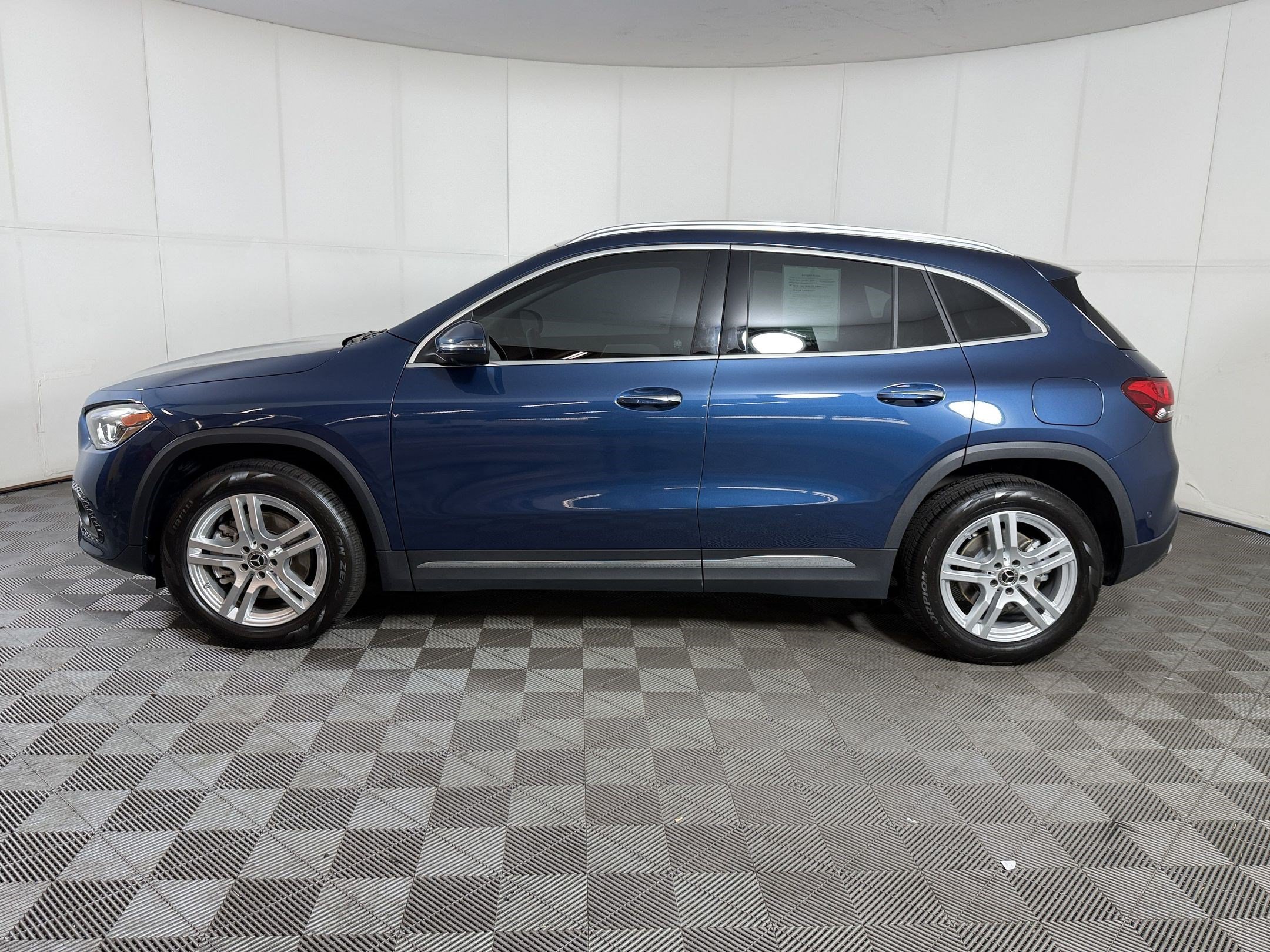 Used 2023 Mercedes-Benz GLA 250 4MATIC image 2