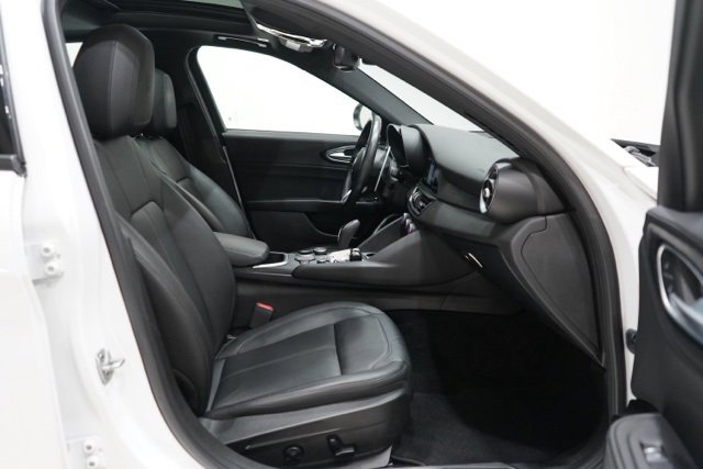 Used 2022 Alfa Romeo Giulia Sprint image 32
