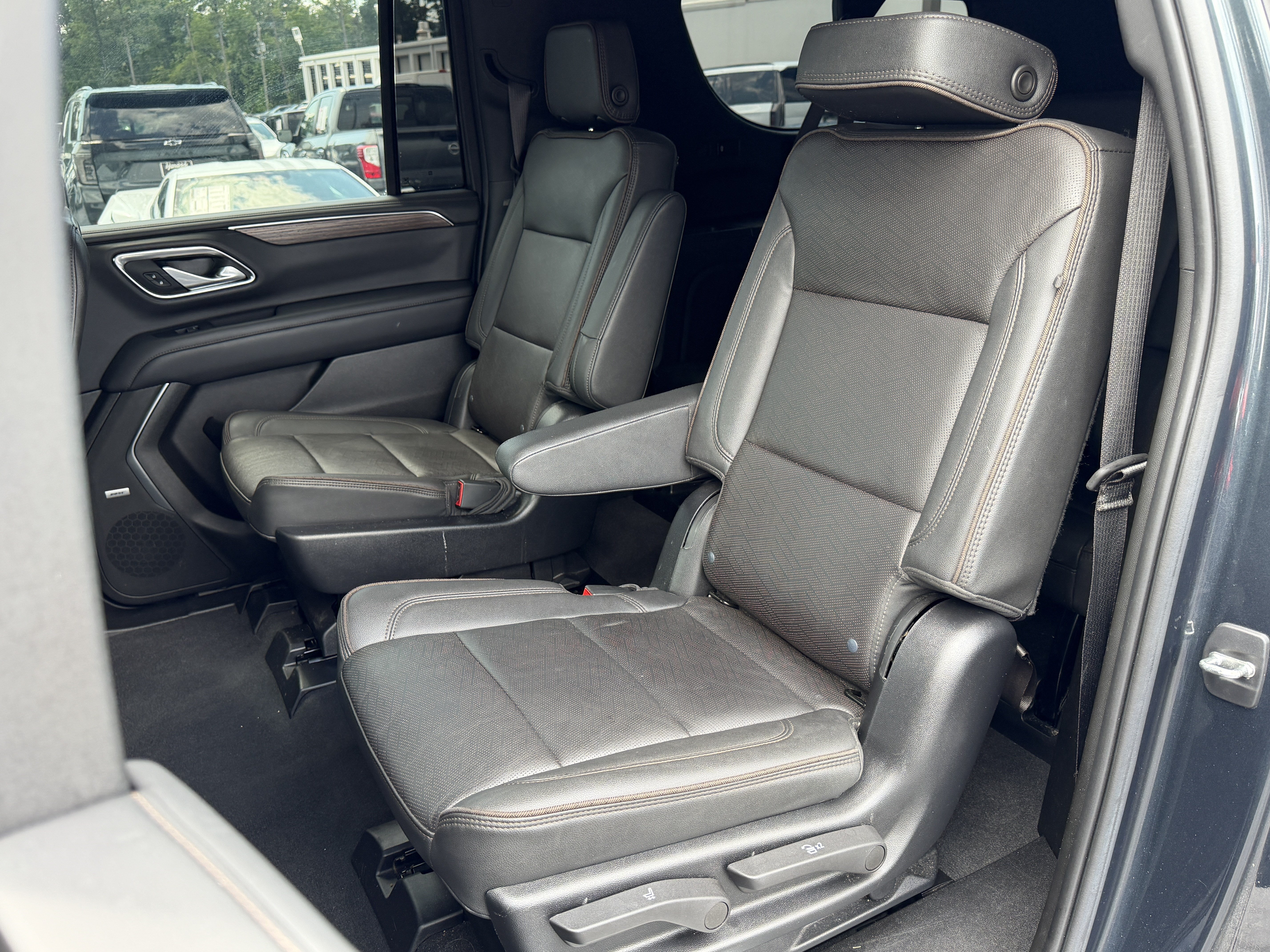 Used 2022 Chevrolet Suburban High Country AWD/4WD image 32