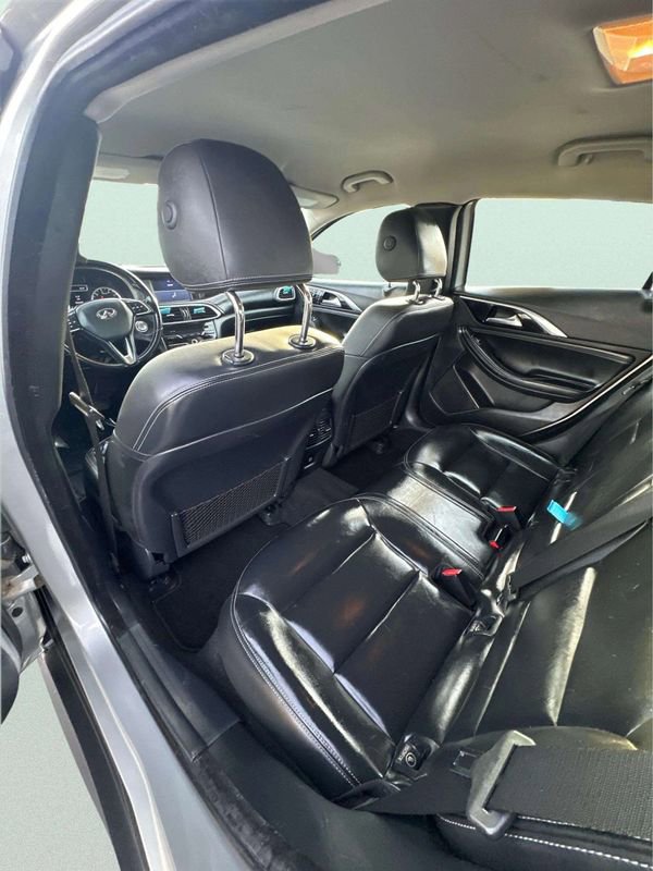 Used 2018 INFINITI QX30 Premium w/ Cargo Package image 19