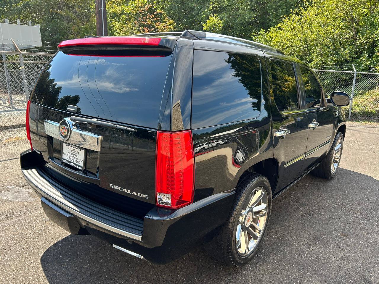 Used 2013 Cadillac Escalade Platinum AWD/4WD image 5