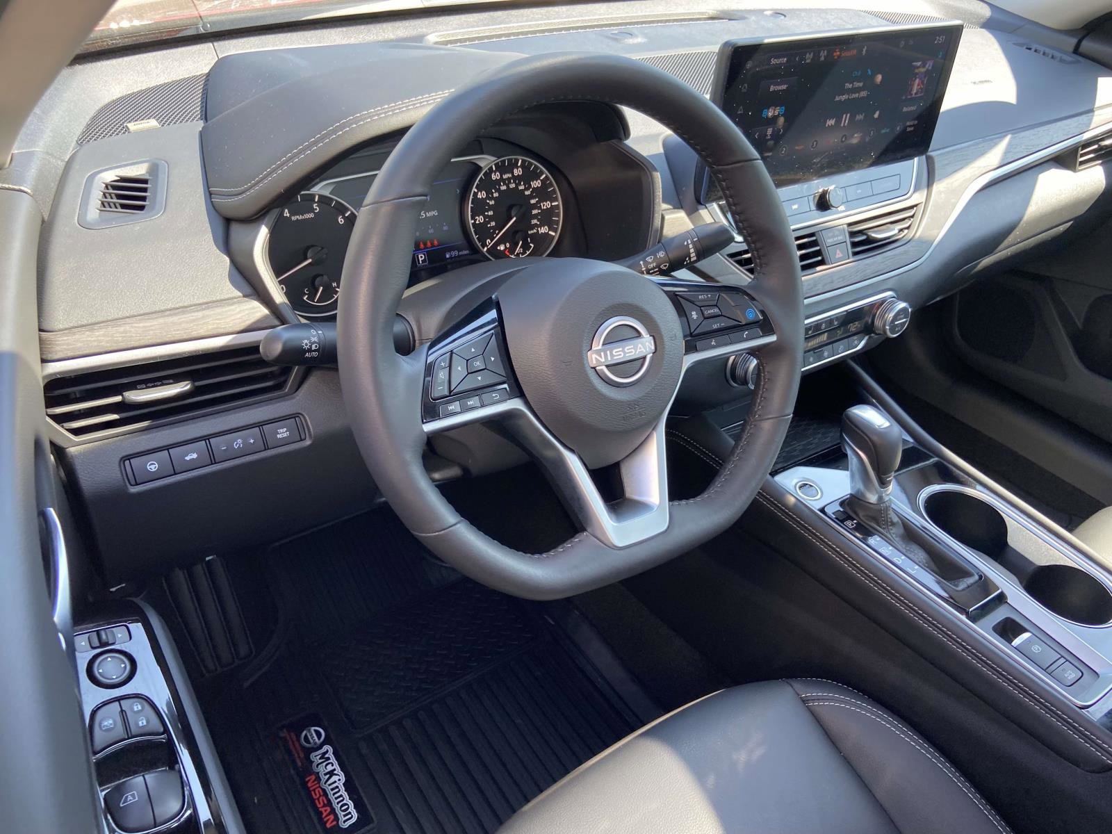 Used 2025 Nissan Altima 2.5 SL FWD image 7