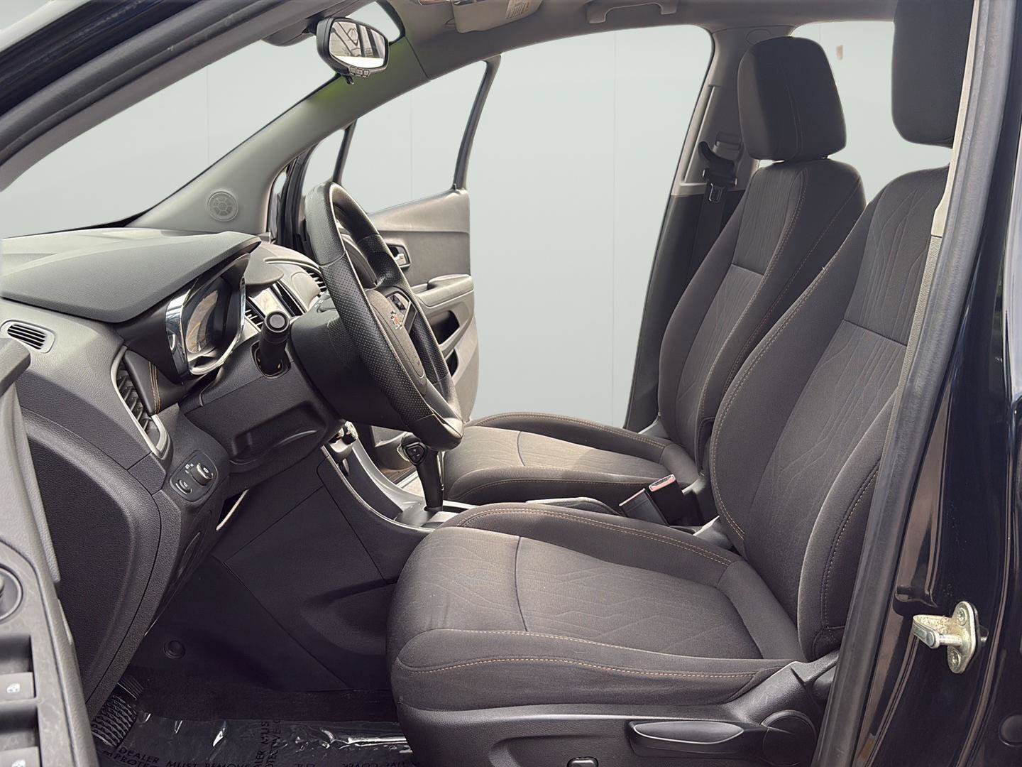 Used 2020 Chevrolet Trax LT FWD image 17
