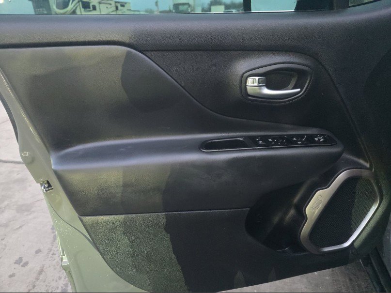 Used 2022 Jeep Renegade Latitude image 25