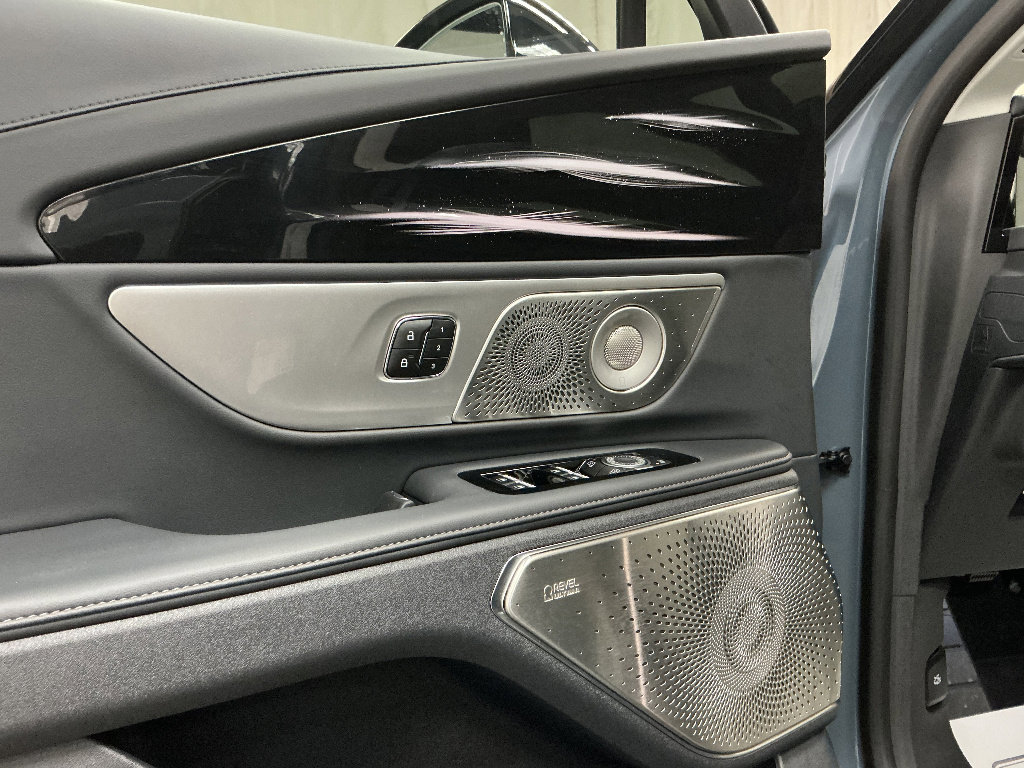 Used 2026 Lincoln Nautilus Reserve AWD/4WD image 23