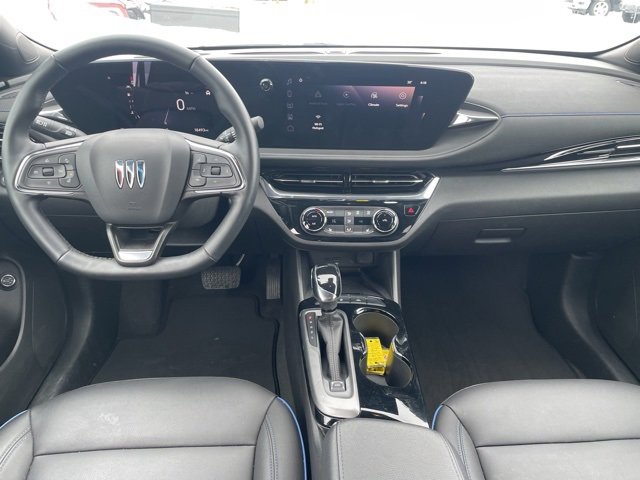 Used 2025 Buick Envista Sport Touring image 3