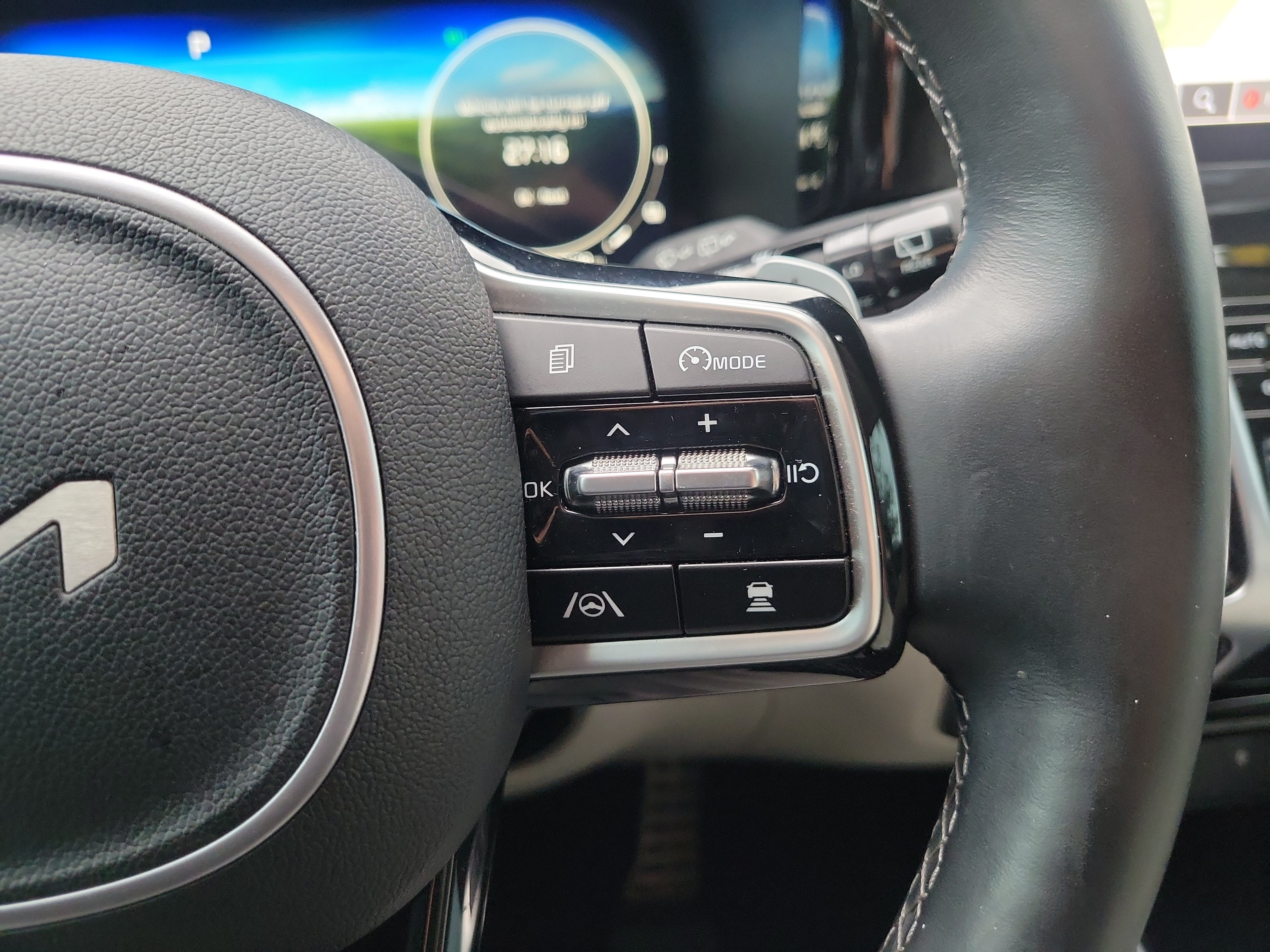 Certified 2022 Kia Sorento SX Prestige w/ Panoramic Sunroof Package AWD/4WD image 28