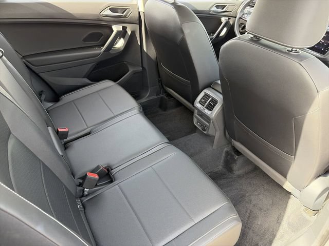 Used 2021 Volkswagen Tiguan SEL AWD/4WD image 16