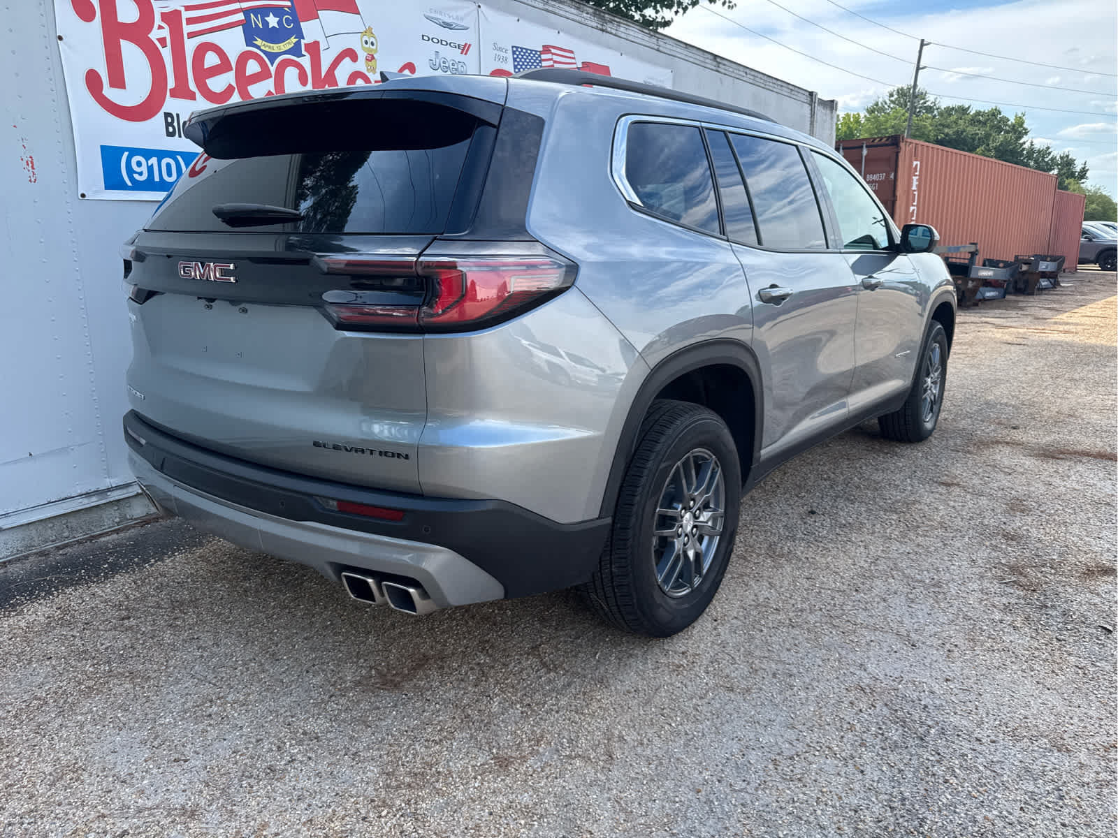 Used 2025 GMC Acadia Elevation FWD image 3