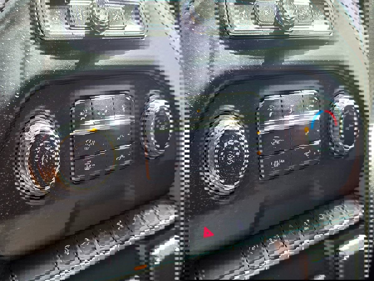 Used 2021 Chevrolet Silverado 1500 Custom image 34