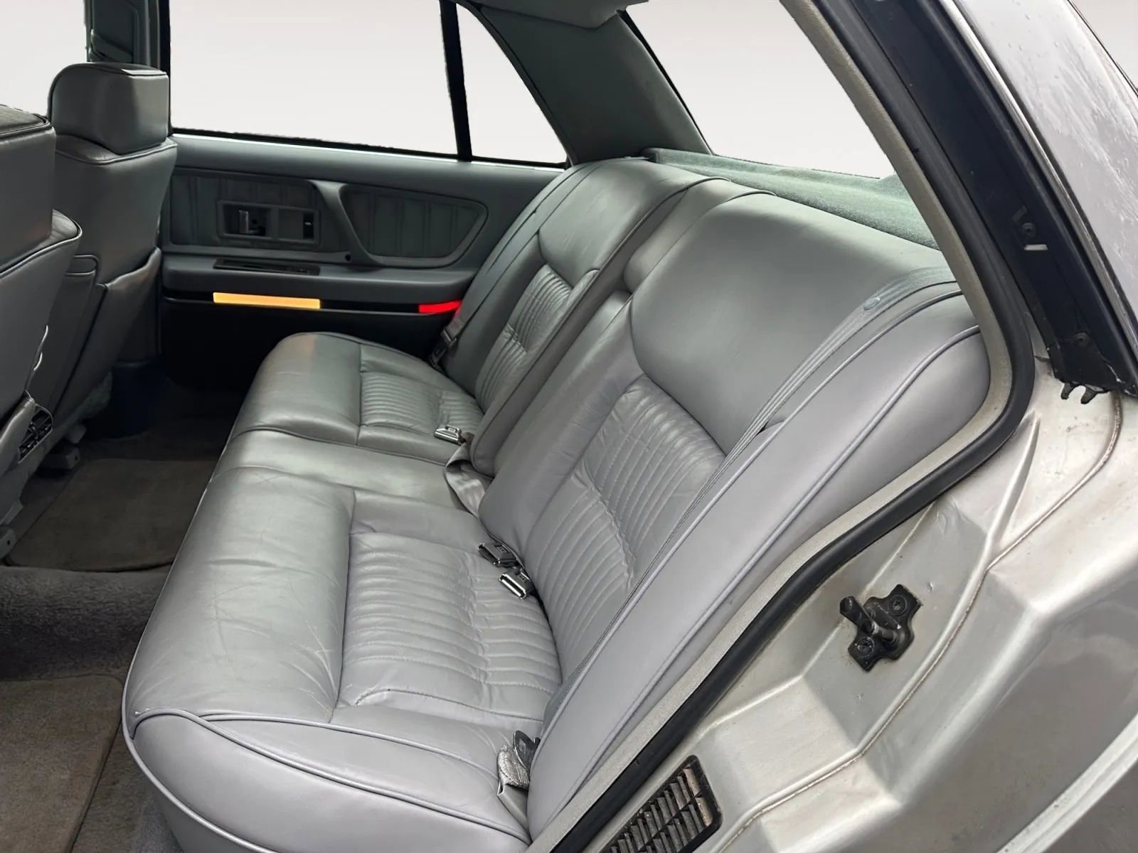 Used 1992 Oldsmobile Ninety-Eight Regency Elite image 11