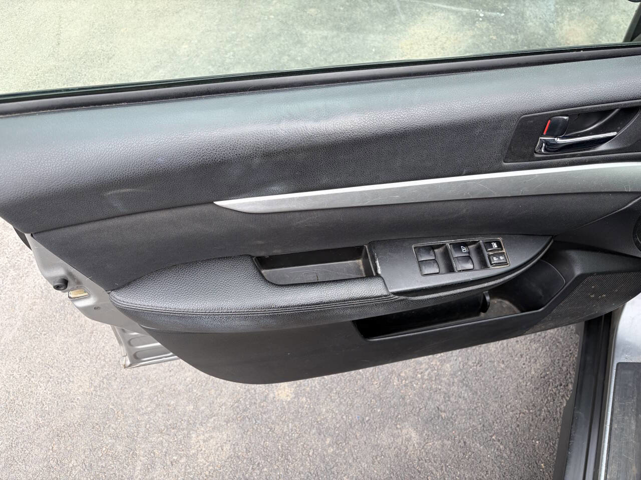 Used 2010 Subaru Outback 2.5i Premium image 9
