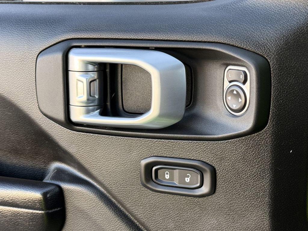 Certified 2021 Jeep Gladiator Willys image 28