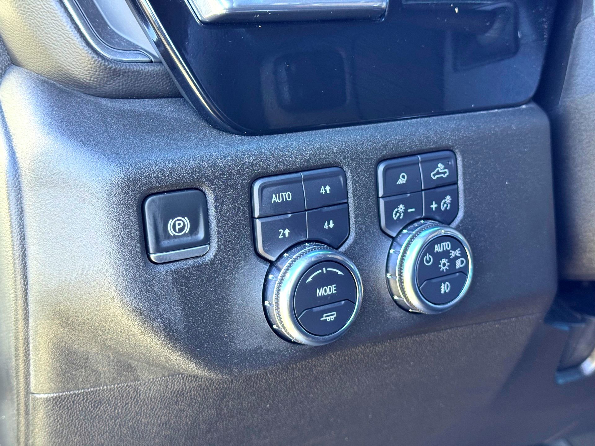 Used 2025 GMC Sierra 2500 SLT w/ SLT Convenience Package image 15