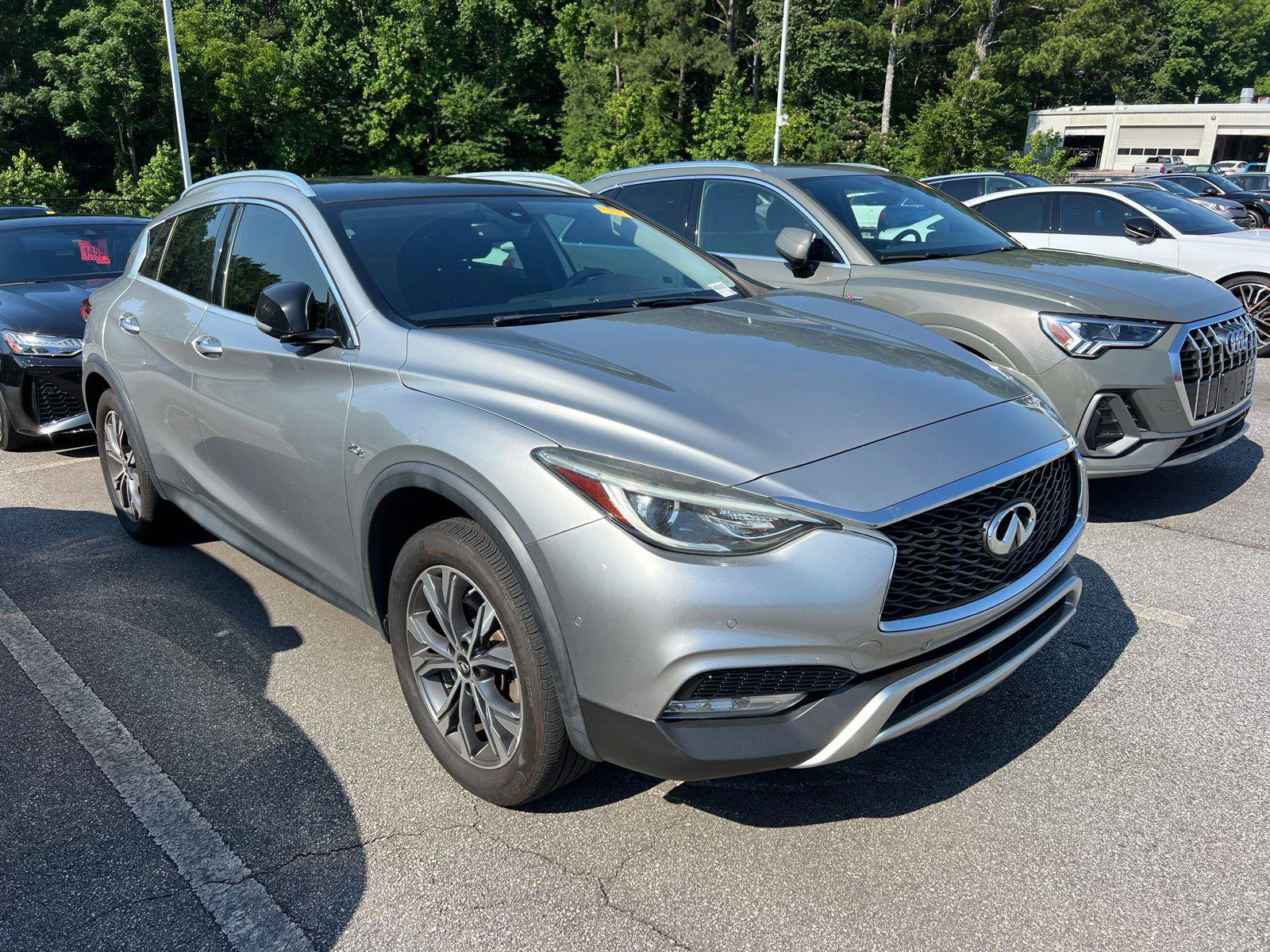 Used 2017 INFINITI QX30 Premium w/ Navigation Package AWD/4WD image 3