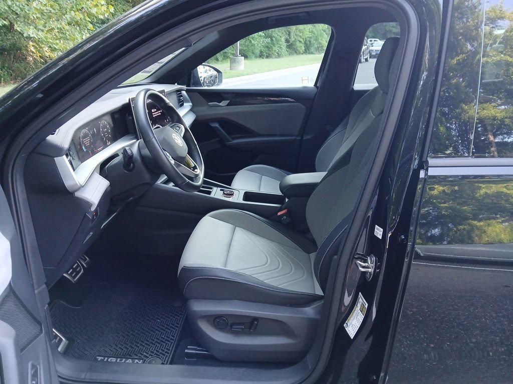 Used 2026 Volkswagen Tiguan SE R-Line FWD image 11