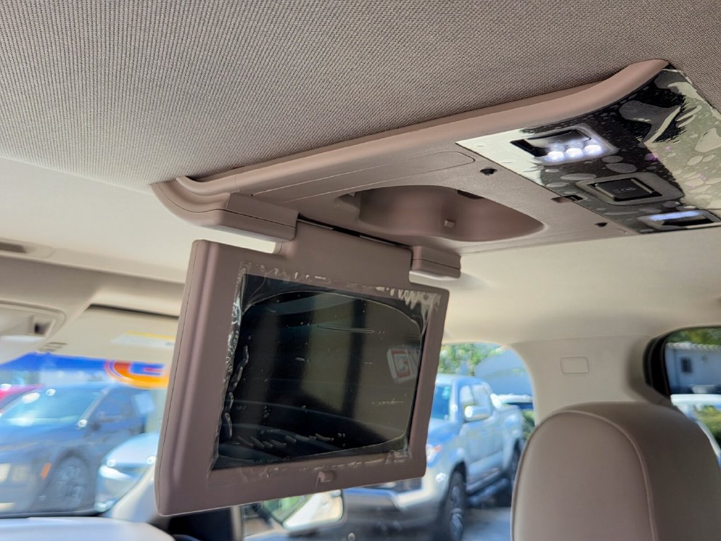Used 2019 GMC Yukon XL Denali w/ Open Road Package RWD image 16