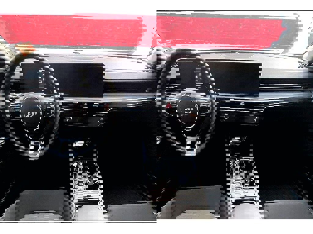 Used 2025 Kia K5 LXS image 16