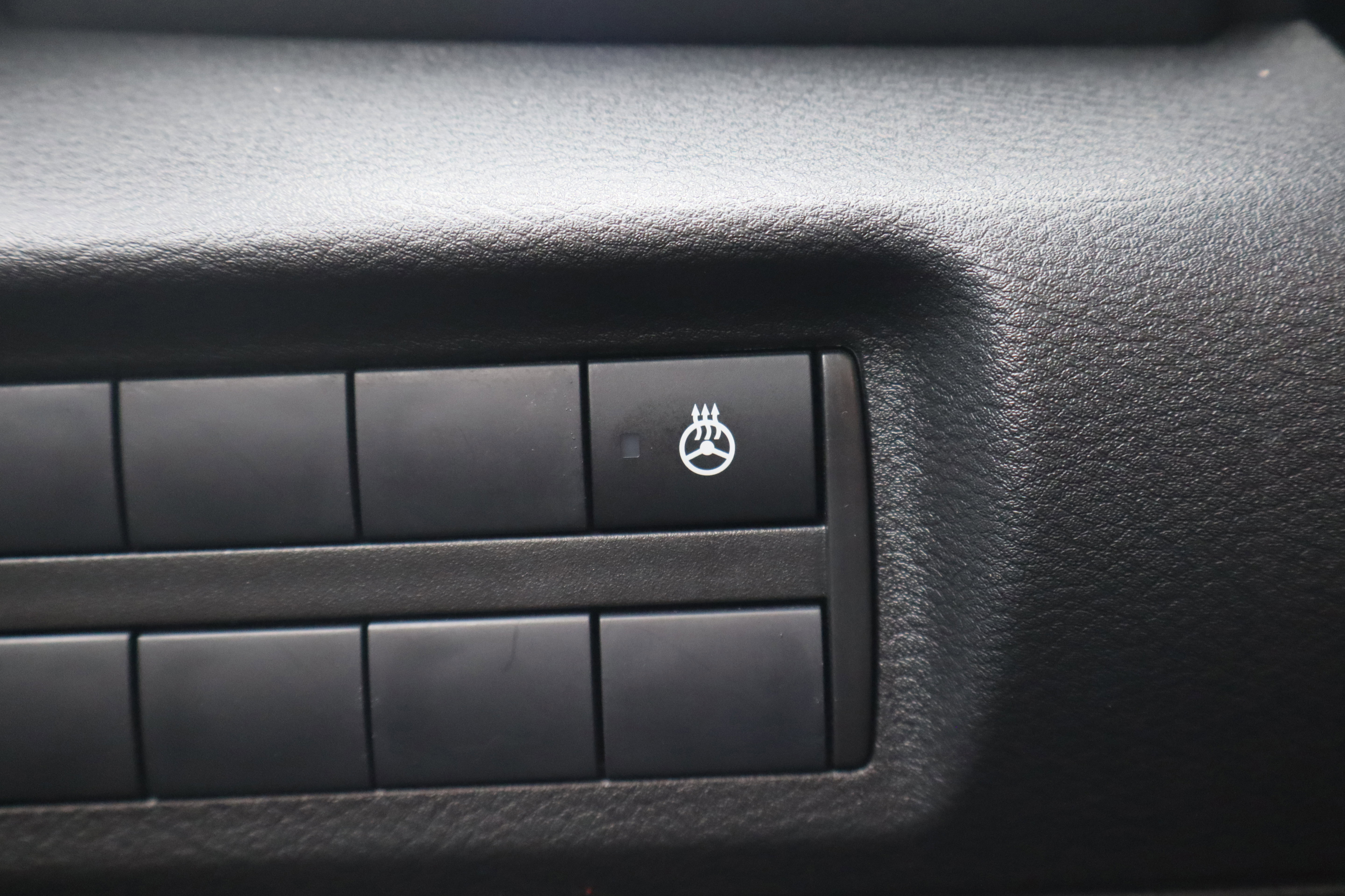 Used 2023 Nissan Kicks SR w/ SR Premium Package image 22