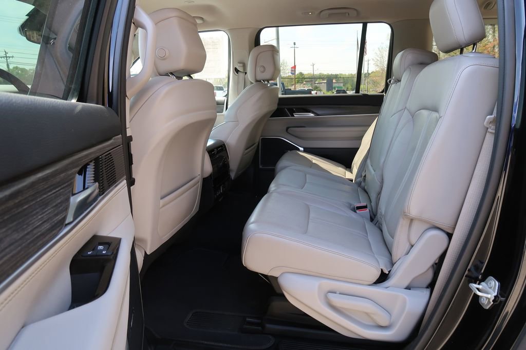 Used 2024 Jeep Wagoneer L Series II image 28