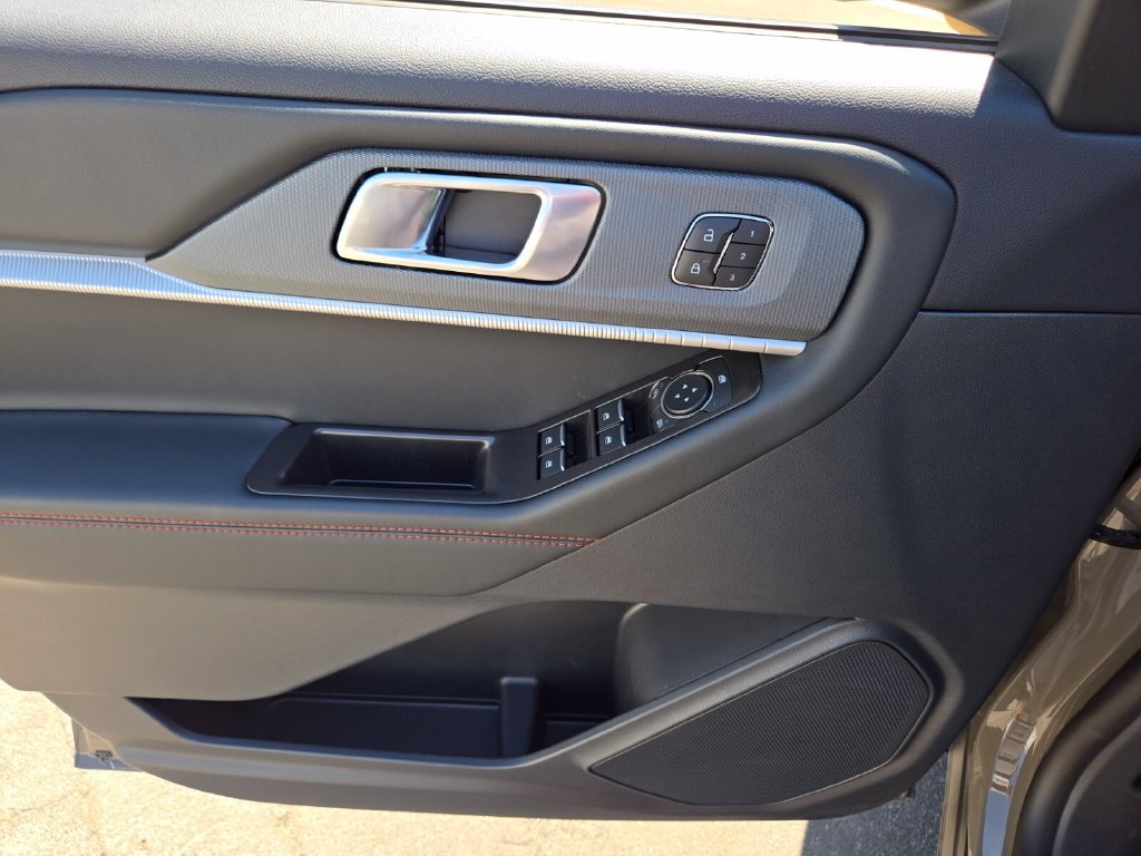 New 2026 Ford Explorer ST-Line w/ ST-Line Street Pack RWD image 17