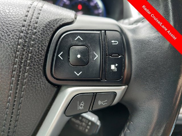 Used 2017 Toyota Highlander Limited AWD/4WD image 39