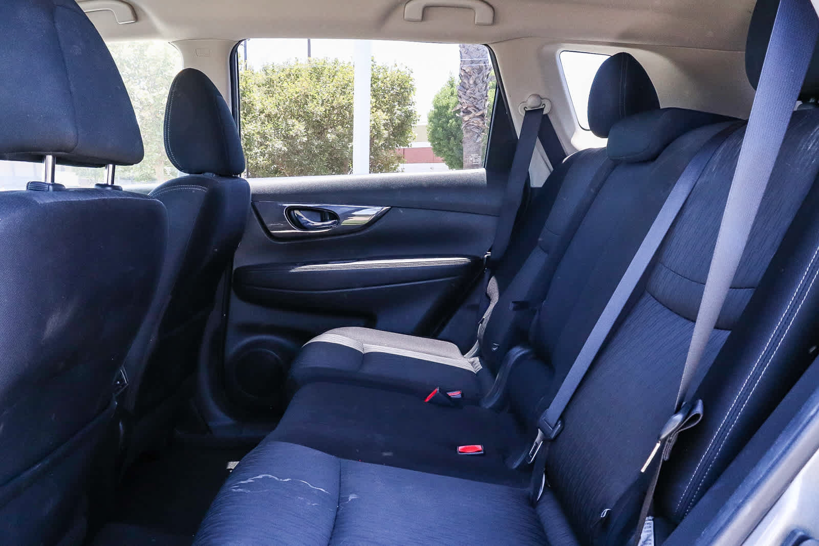 Used 2020 Nissan Rogue SV FWD image 19