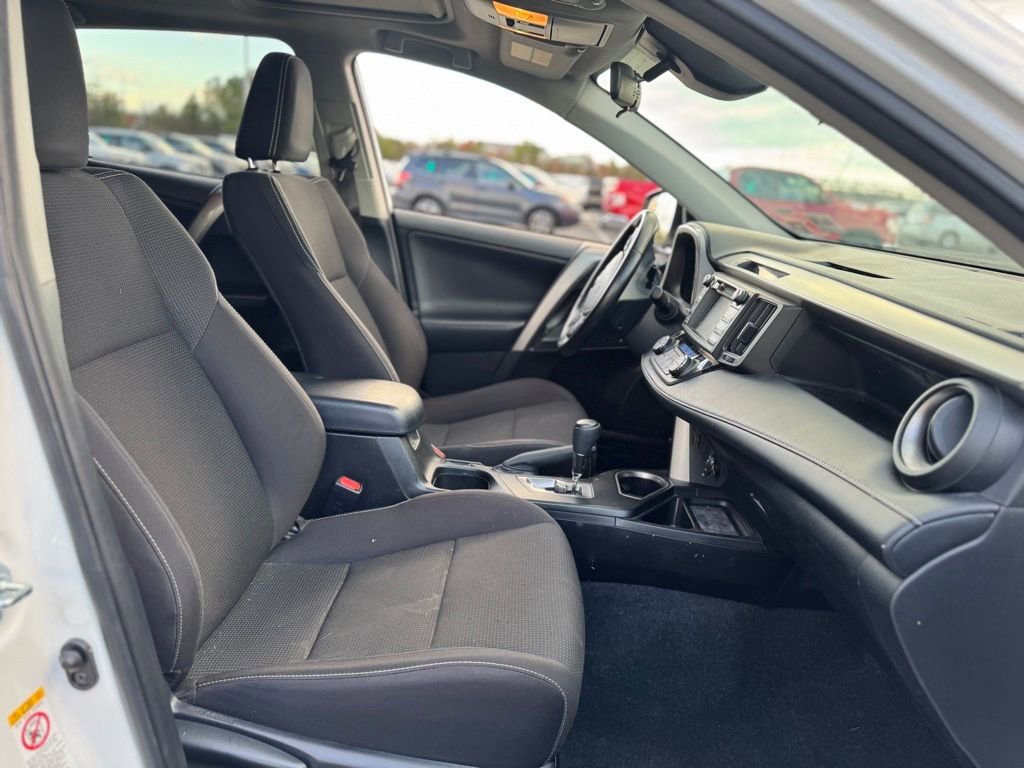 Used 2018 Toyota RAV4 XLE AWD/4WD image 14