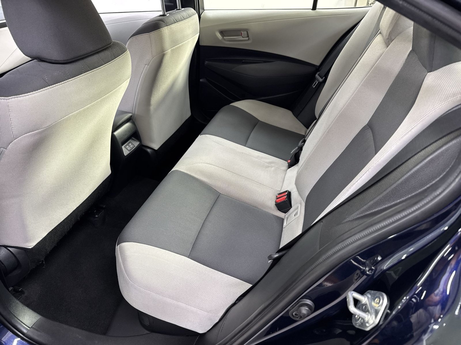 Used 2025 Toyota Corolla LE FWD image 25