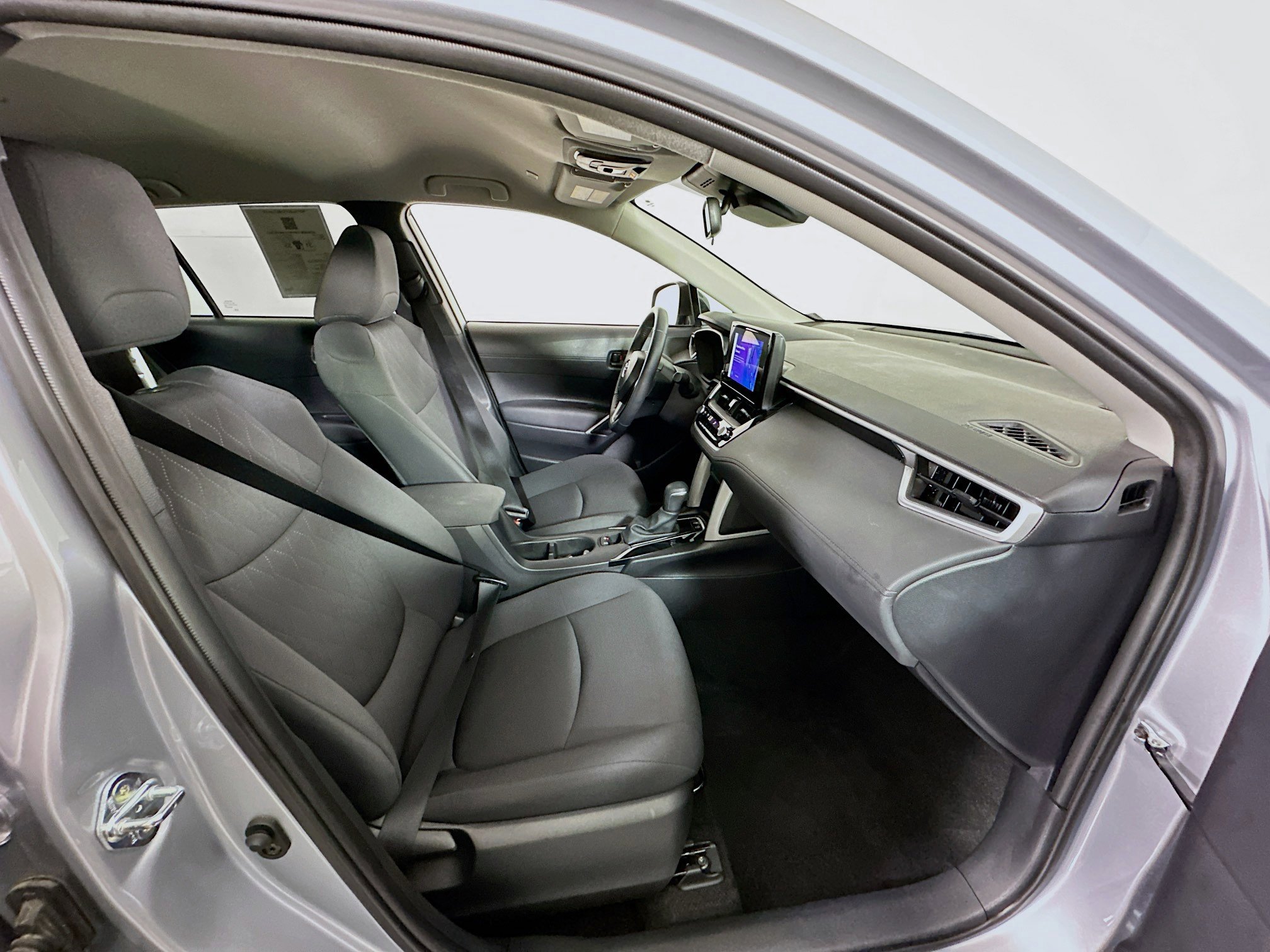 Used 2025 Toyota Corolla Cross LE image 32