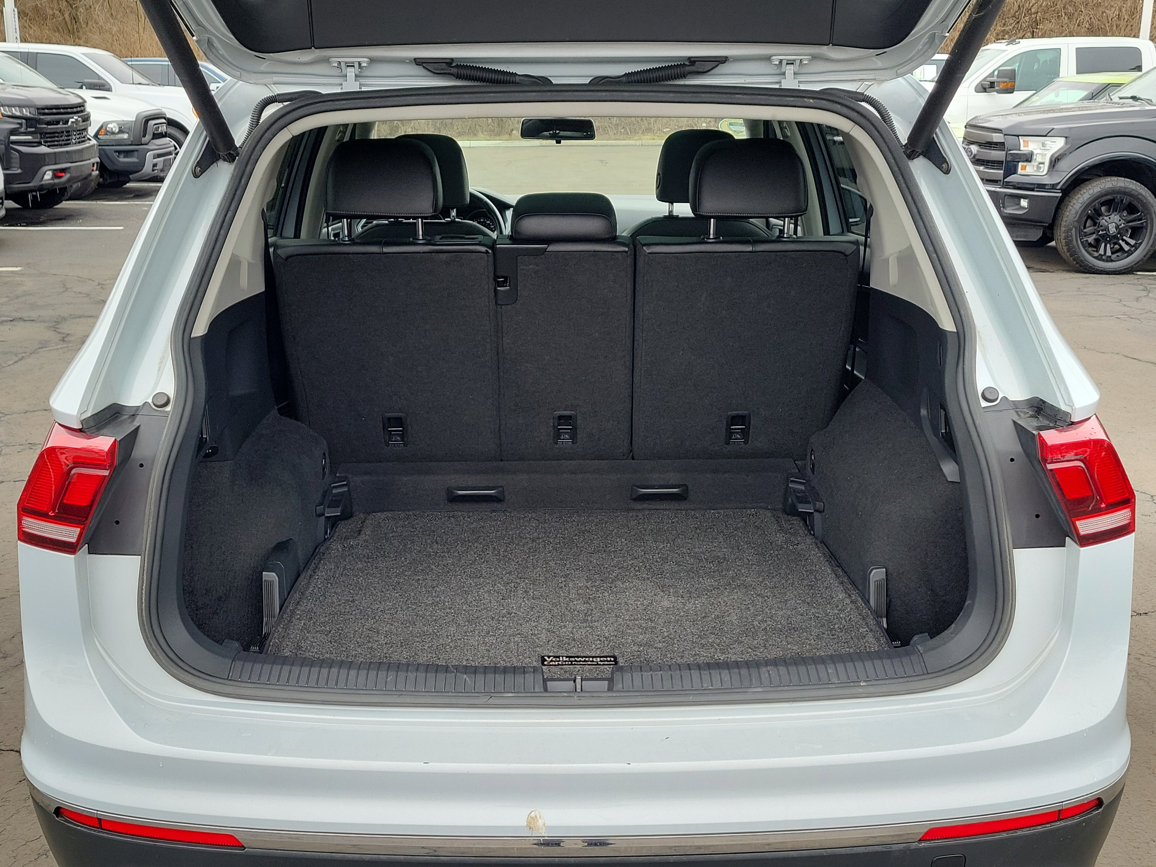 Used 2018 Volkswagen Tiguan SEL AWD/4WD image 8
